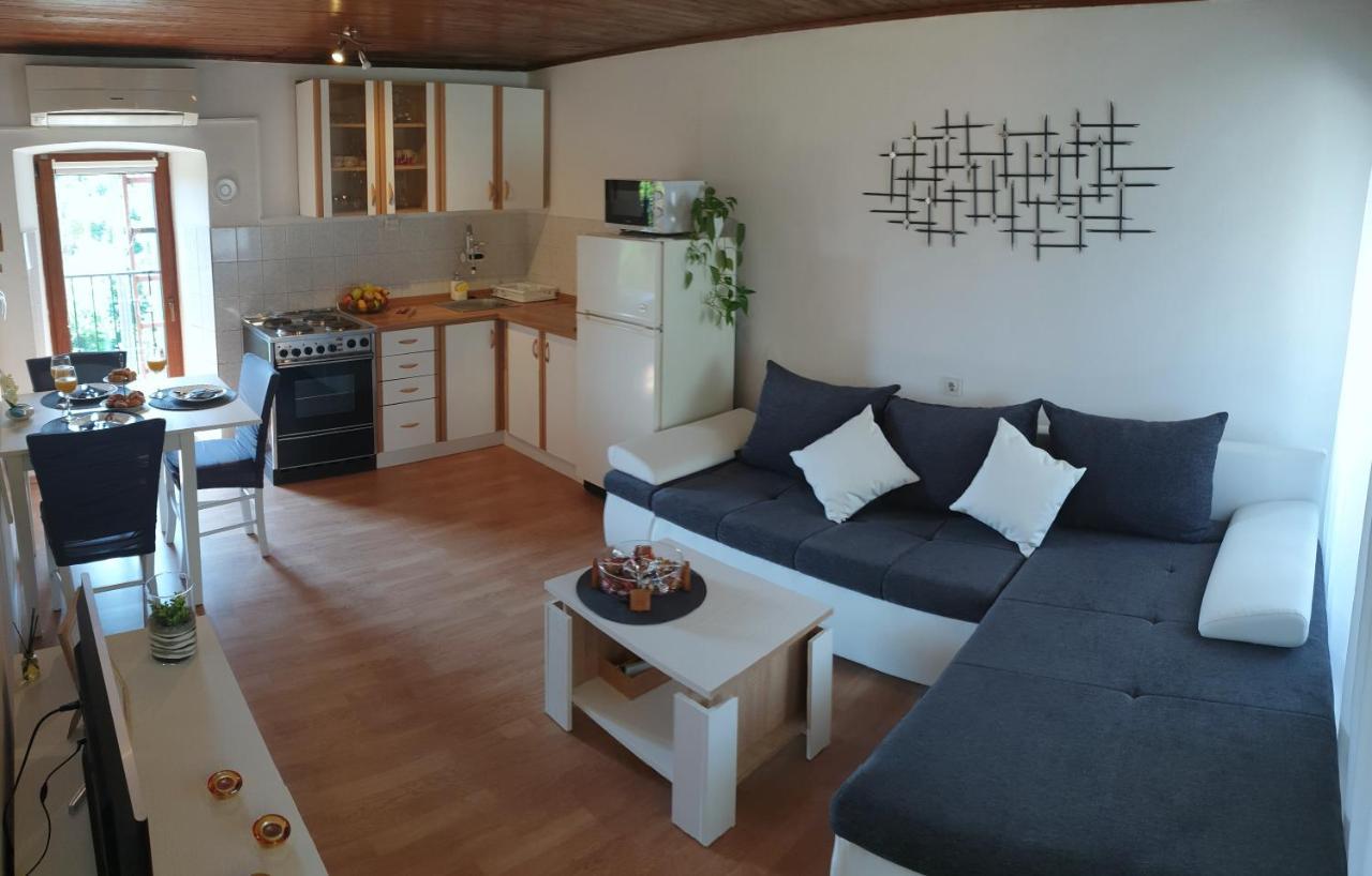 Apartman Lusi Buzdohanj ภายนอก รูปภาพ
